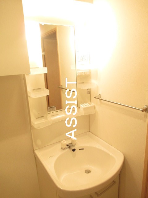 洗面設備　写真：設備同仕様の別物件です