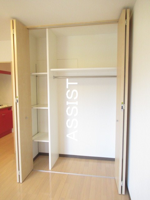 収納　写真：設備同仕様の別物件です