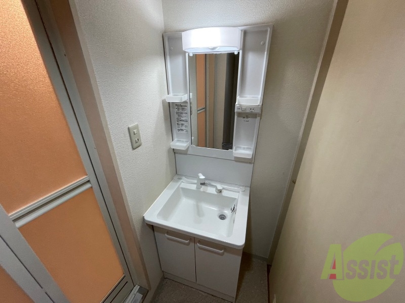 洗面設備　洗面台。身支度にはかかせないですよね～。