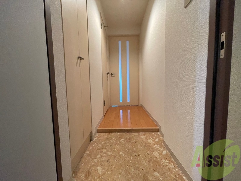 玄関　玄関の様子です。明るい印象ですね。気分もあがりそう。