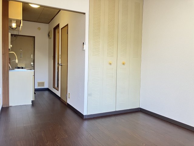 居室・リビング　別部屋のお写真になります。