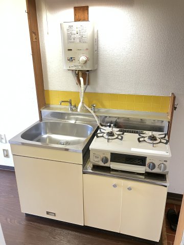 キッチン　別部屋のお写真になります。