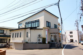 病院　岡田内科医院（病院）まで790m