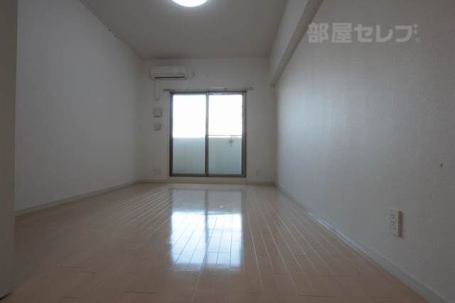 居室・リビング　広い１０帖のお部屋です。