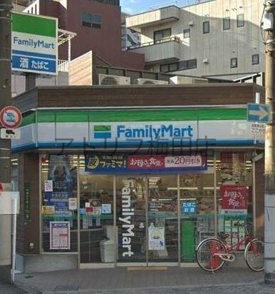 コンビニ　ファミリーマート中津三丁目店（コンビニ）まで306m