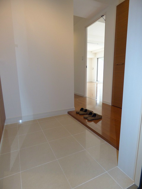 玄関　※写真と異なる場合現状優先。