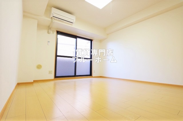 居室・リビング　8.5帖の洋室です！