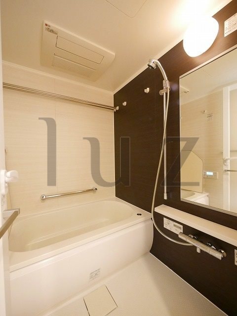 バス・シャワールーム　浴室乾燥機完備のバスルーム！