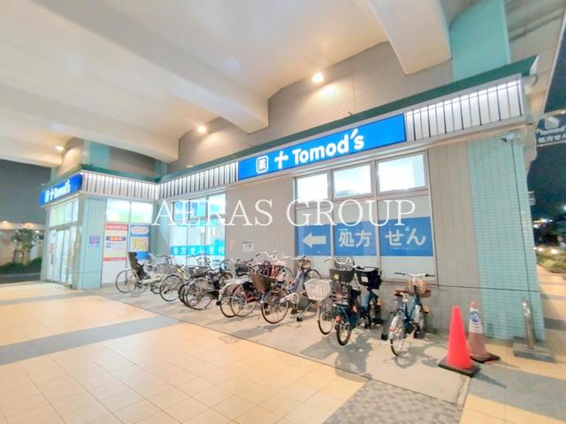 ドラックストア　トモズ小田急マルシェ祖師ヶ谷大蔵店（ドラッグストア）まで490m