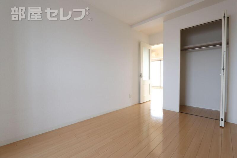 居室・リビング　反転タイプのお部屋の写真です。