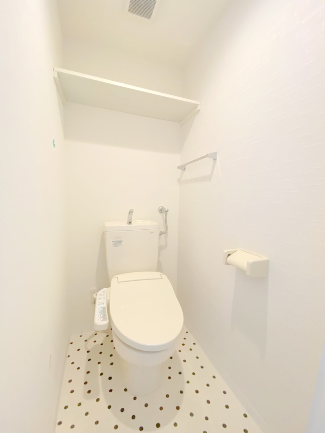 トイレ　嬉しいウォシュレット付きのトイレ！便座温かいですよ♪