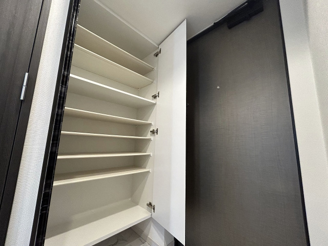 収納　同物件別号室の写真です。