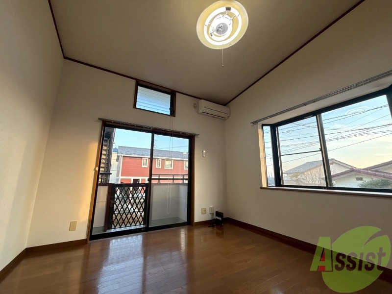 その他部屋・スペース　洋室を別角度から撮影しました。イメージを掴んでください。