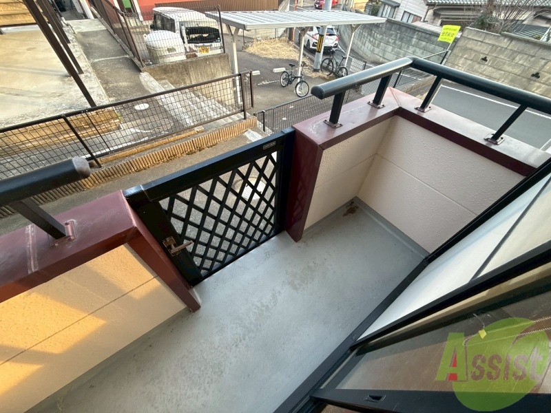 バルコニー　バルコニーは長さも幅もちょうどいい広さですね。