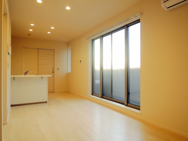 居室・リビング　★明るいフローリングの角部屋です★