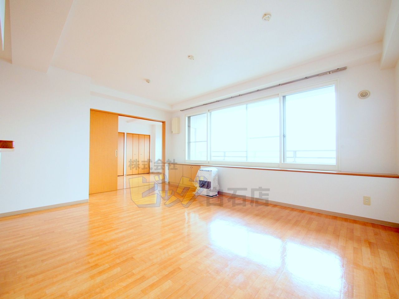 居室・リビング　陽当たり良好で明るいリビングです♪