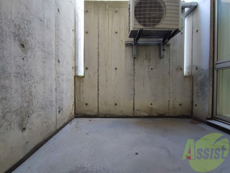 バルコニー　テラスがついているので洗濯物を干すこともできそう！