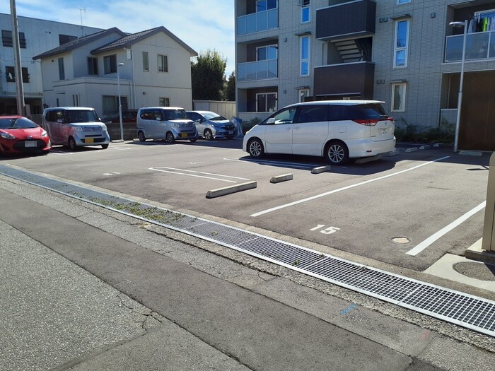駐車場　縦列区画もお気軽にお問合せください♪