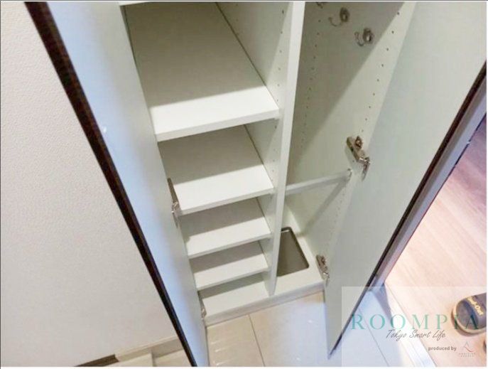 玄関　※同タイプの別のお部屋です。