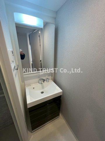 洗面設備　スペースが確保できる洗面所です