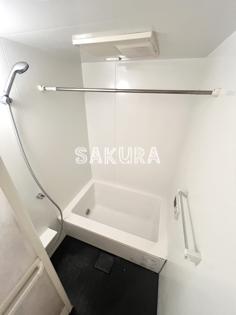 バス・シャワールーム　追い焚き・浴室乾燥機付き♪