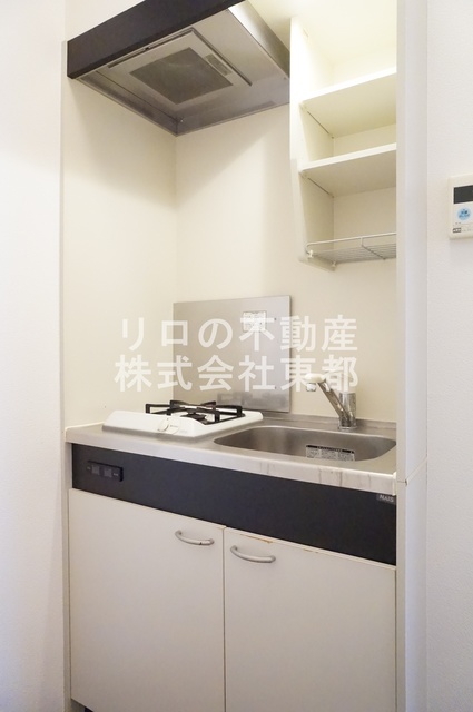 キッチン　キッチンは収納付なので、調理器具など必要な物を収納できます☆