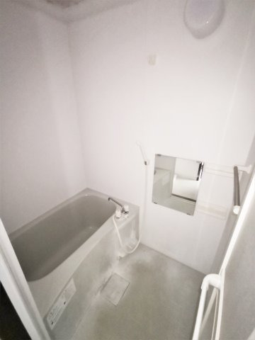 バス・シャワールーム　同物件、類似間取りのイメージ写真です。