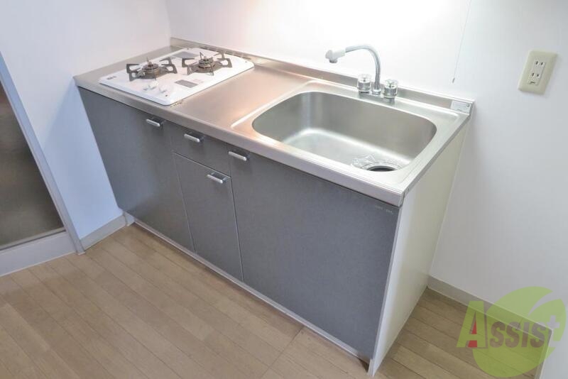 キッチン　システムキッチンになります。色が統一されており見栄えが良い。