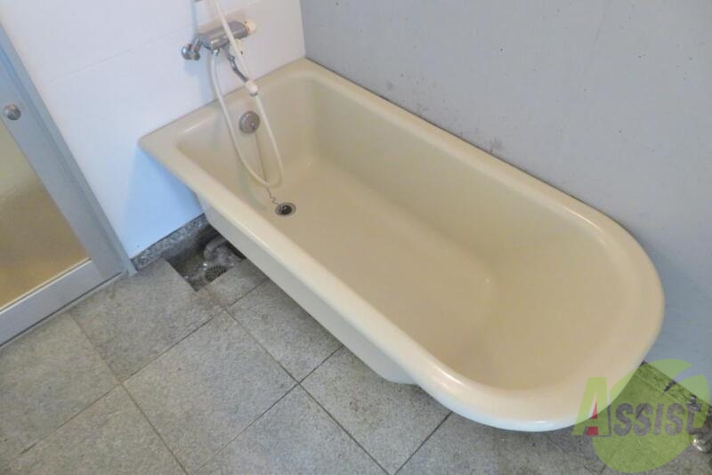 バス・シャワールーム　大きい湯舟ですね。ゆったり浸かって疲れが取れそうですね。