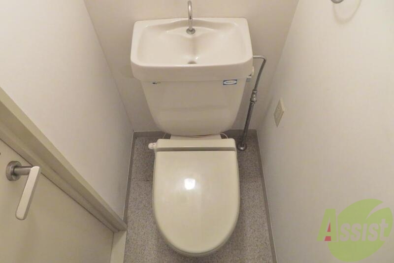 トイレ　トイレの写真になります。独立しており、快適に使用できます。