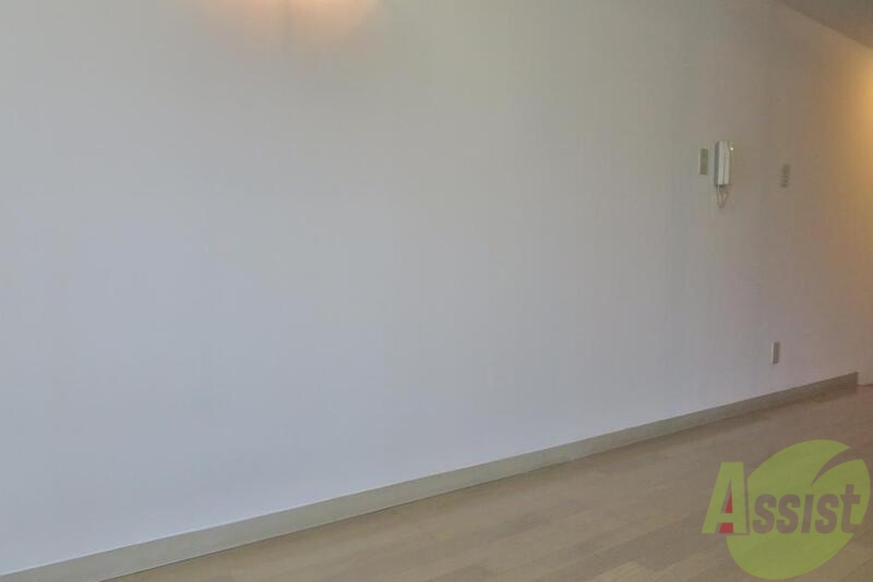 収納　壁の写真になります。白で統一されておりシンプルで良いですね。