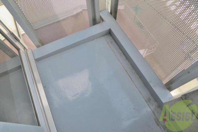 バルコニー　バルコニーの写真になります。網目もありお洒落ですねー。