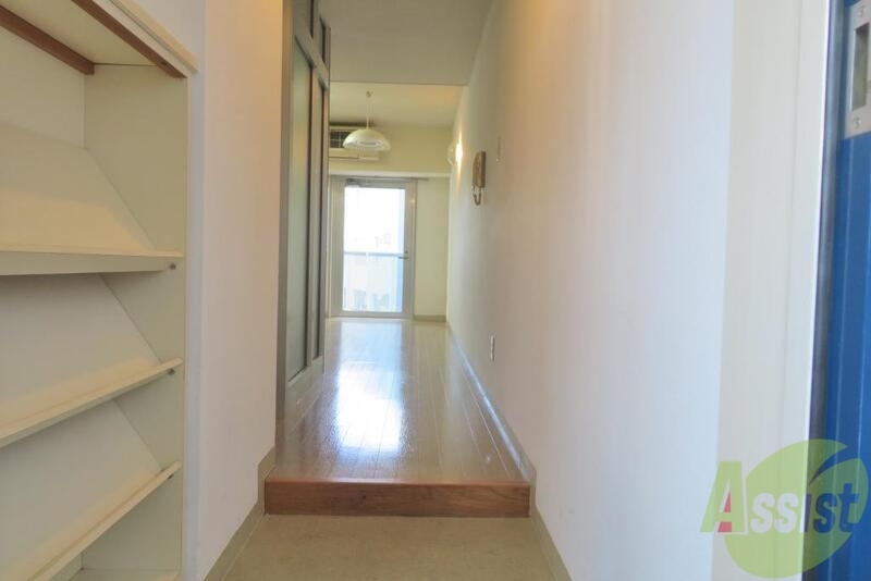 玄関　玄関から撮った写真になります。奥行きがあり広く見えますね。