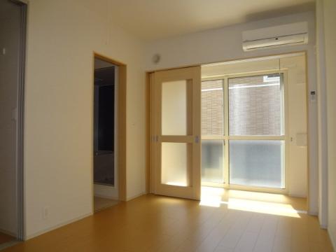 居室・リビング　室内