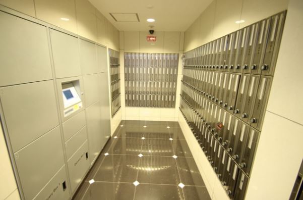 ロビー　大型の宅配ボックスを完備しています