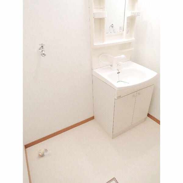 洗面設備　【明るい南向きのお部屋で気分も明るく新生活♪】おすすめ物件！