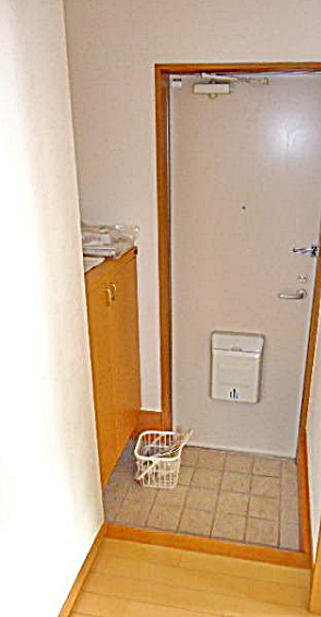 玄関　【明るい南向きのお部屋で気分も明るく新生活♪】おすすめ物件！