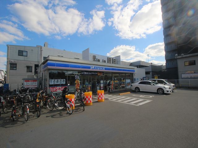 コンビニ　ローソン東広島西条駅前店（コンビニ）まで673m