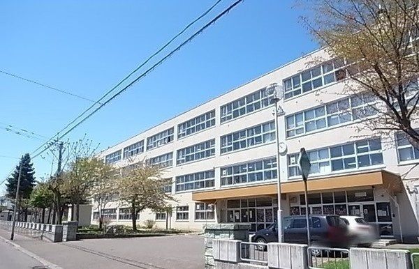 中学校　新琴似北中学校（中学校）まで1400m