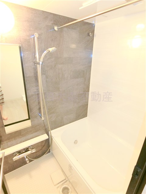 バス・シャワールーム　追焚+浴室乾燥機付きのお風呂　バスルーム　浴室