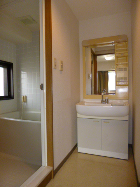 洗面設備　写真は206号室です（参考）