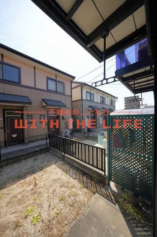 バルコニー　たっぷりとした収納スペースです