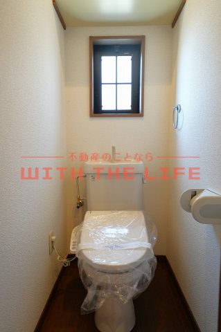 トイレ　広くて明るい寝室