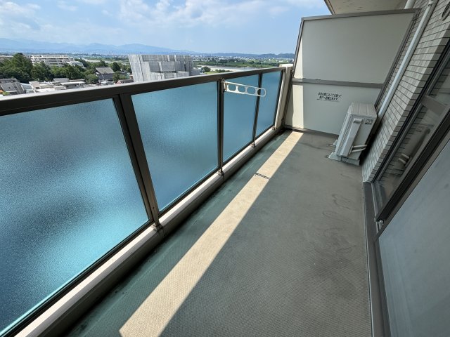 バルコニー　バルコニーからの眺めを楽しみながら食事をしませんか