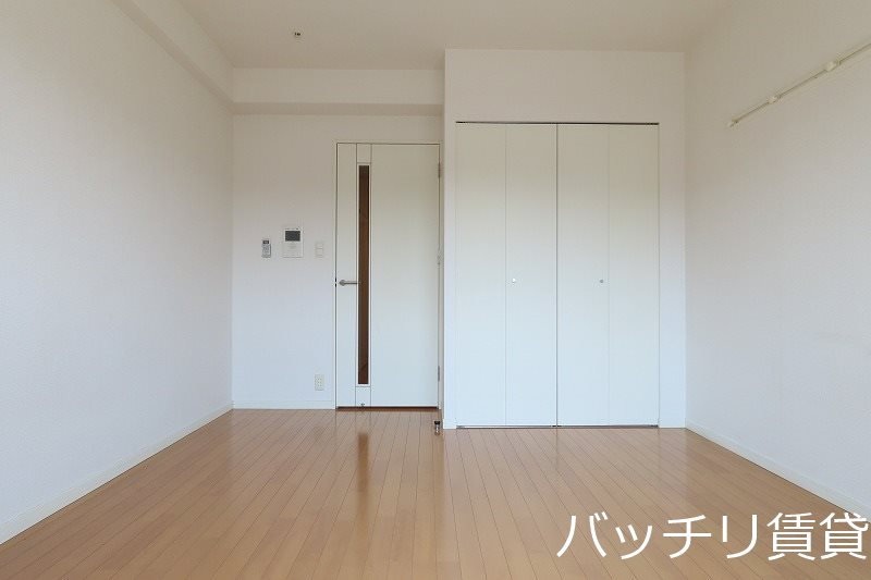 居室・リビング　別号室タイプの為、現状を優先いたします