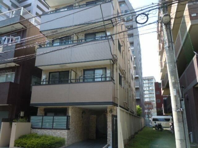 建物外観　４階建ての賃貸マンション