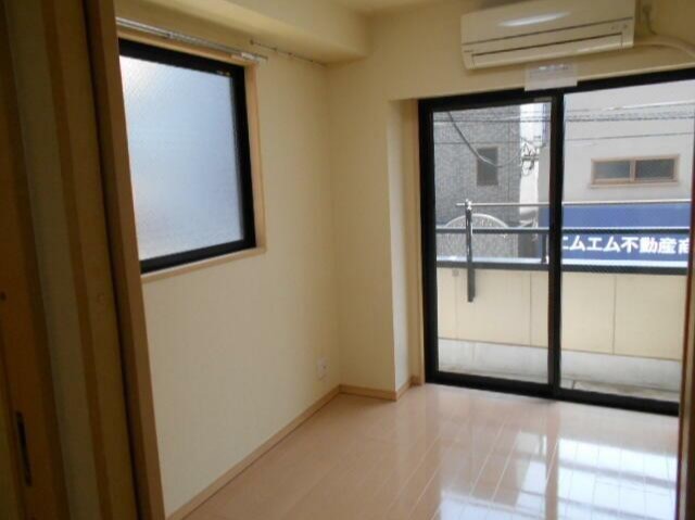 居室・リビング　２面採光のお部屋