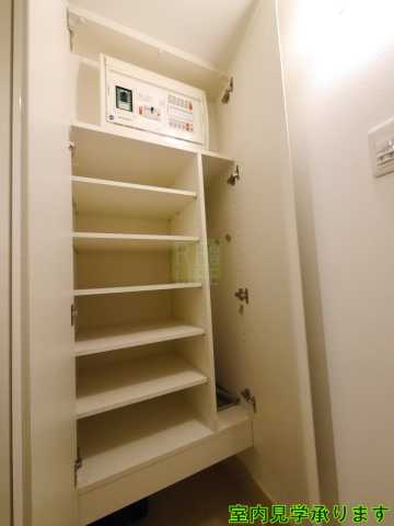 収納　インプレストコア四谷坂町