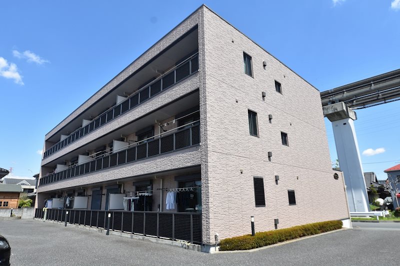 建物外観　オートロック完備