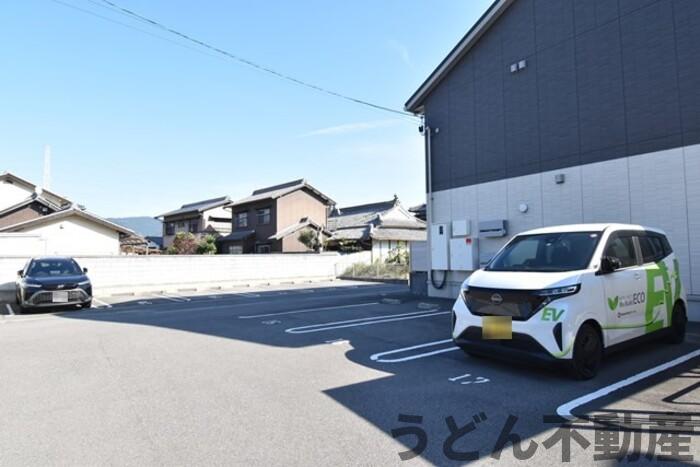 駐車場　うどん県のお部屋探しはうどん不動産へ うどんちゃんとLINE